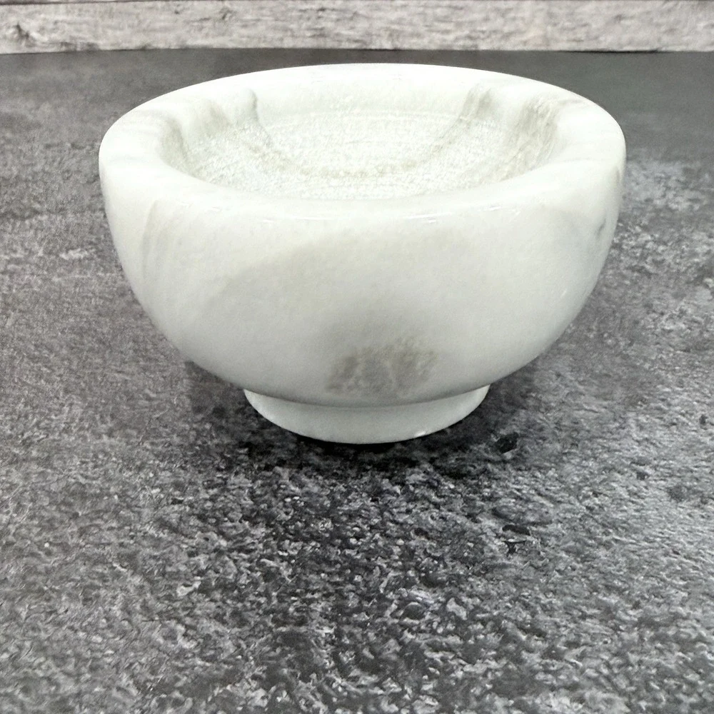 Unmarked marble salt